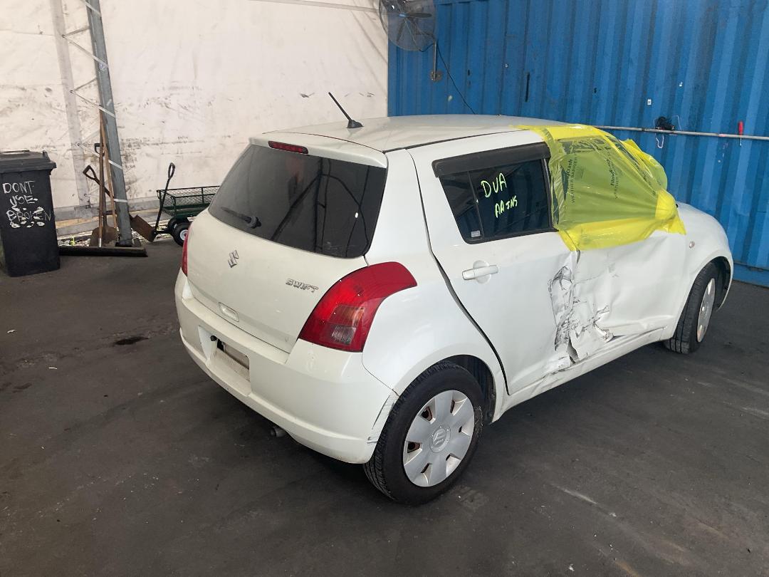 Photo '15' of Suzuki Swift