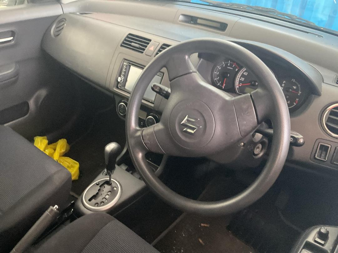 Photo '25' of Suzuki Swift