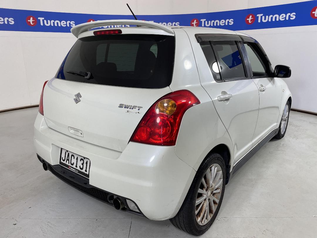 Photo '7' of Suzuki Swift Photo '7' of Suzuki Swift