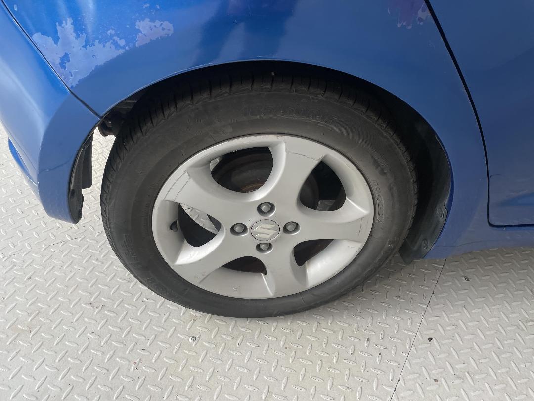 Photo '12' of Suzuki Swift