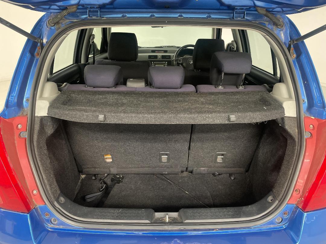 Photo '14' of Suzuki Swift