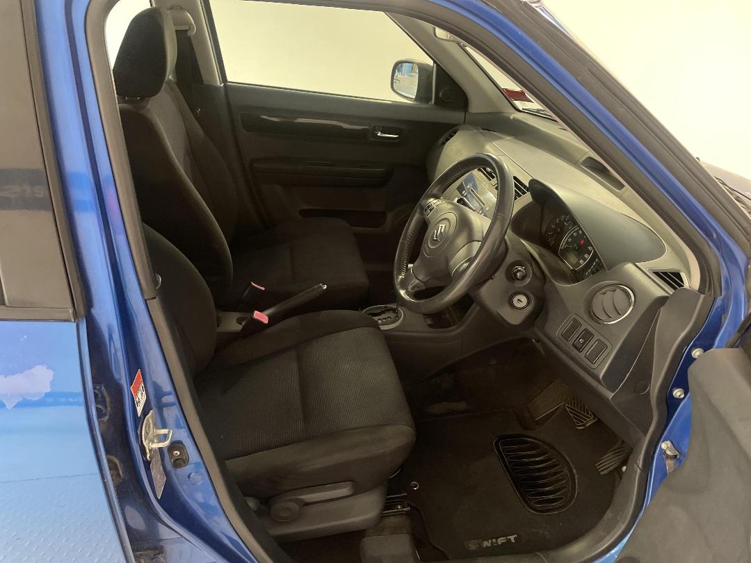 Photo '16' of Suzuki Swift