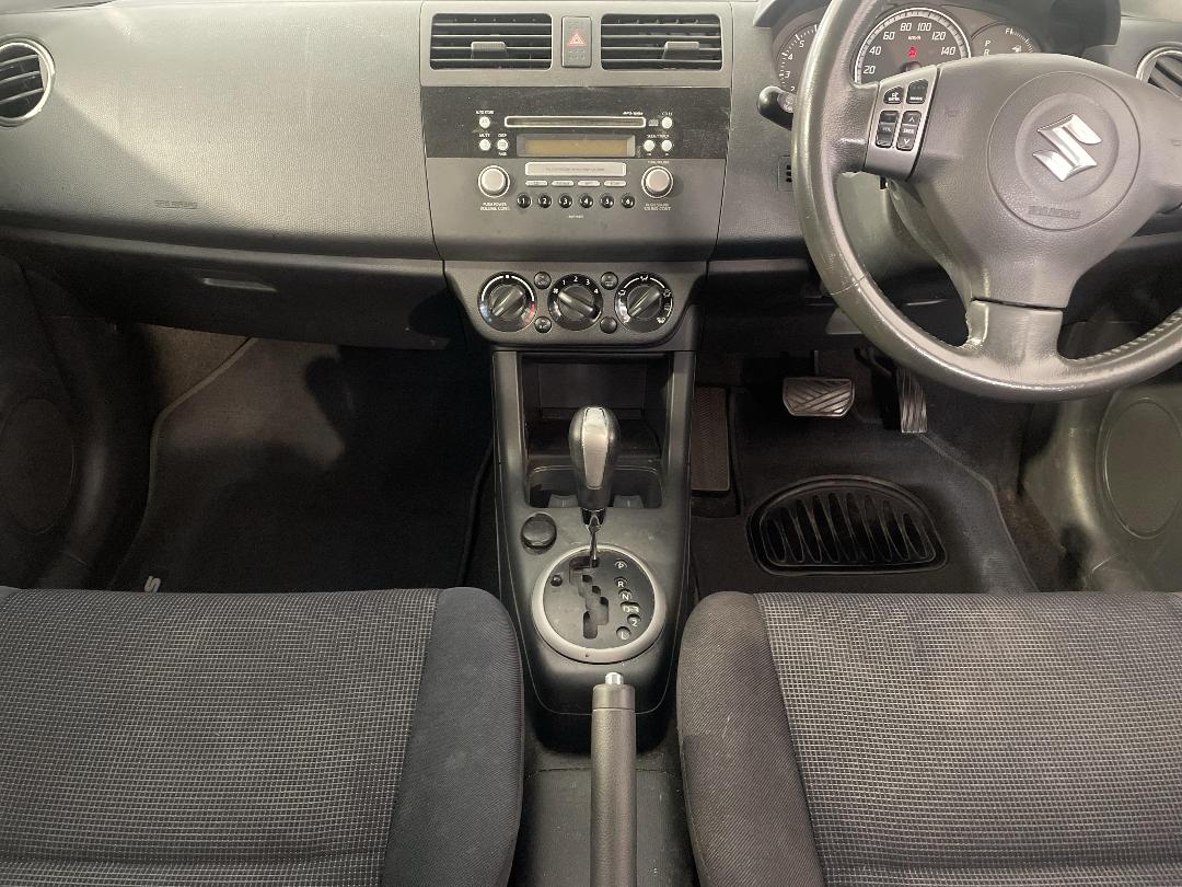 Photo '18' of Suzuki Swift