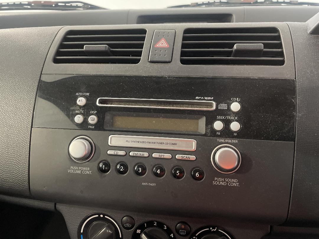 Photo '27' of Suzuki Swift