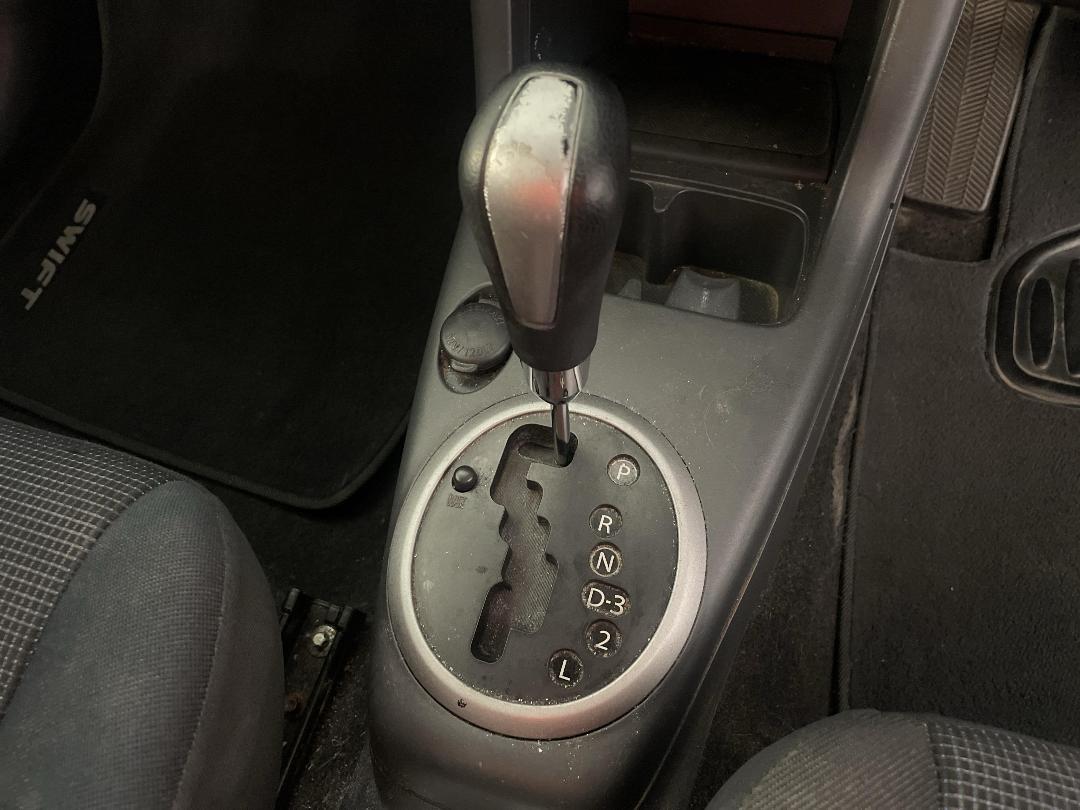 Photo '29' of Suzuki Swift