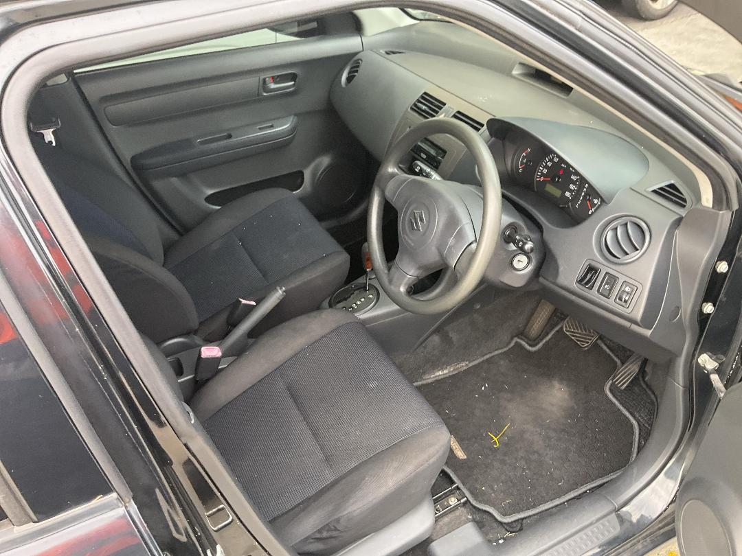 Photo '18' of Suzuki Swift