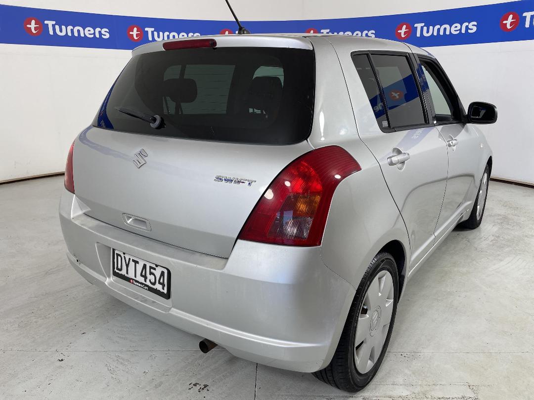 Photo '7' of Suzuki Swift Photo '7' of Suzuki Swift