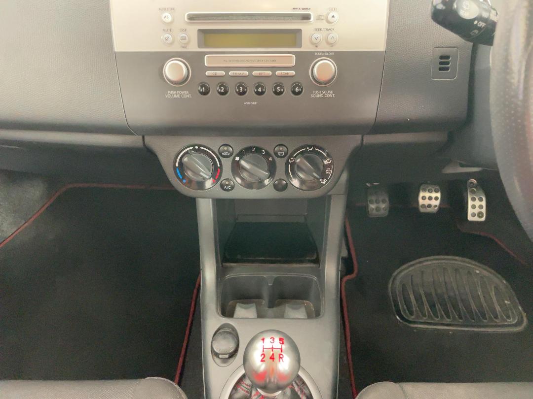 Photo '18' of Suzuki Swift Photo '18' of Suzuki Swift