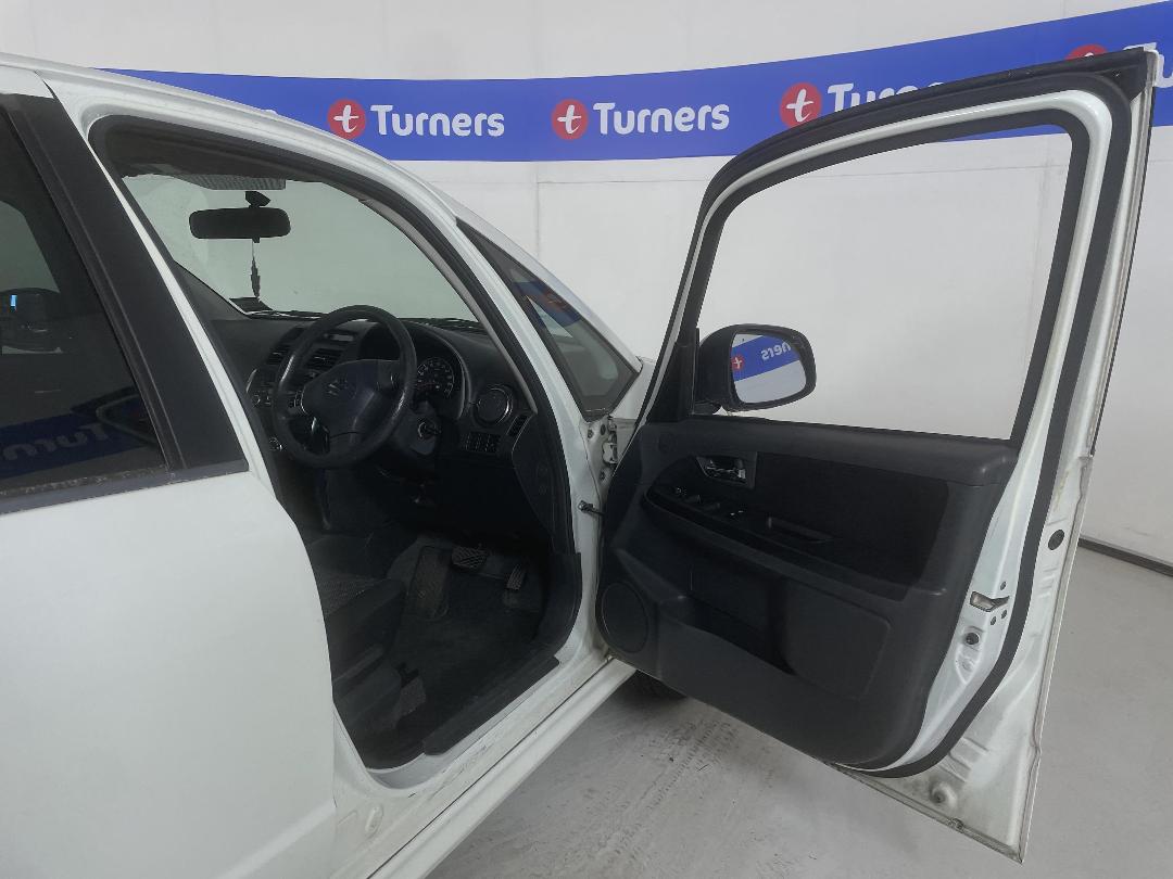 Photo '13' of Suzuki SX4 Photo '13' of Suzuki SX4