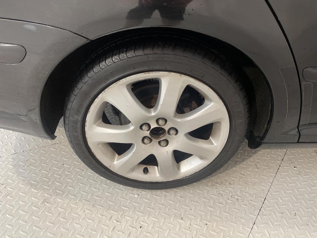 Photo '12' of Toyota Avensis