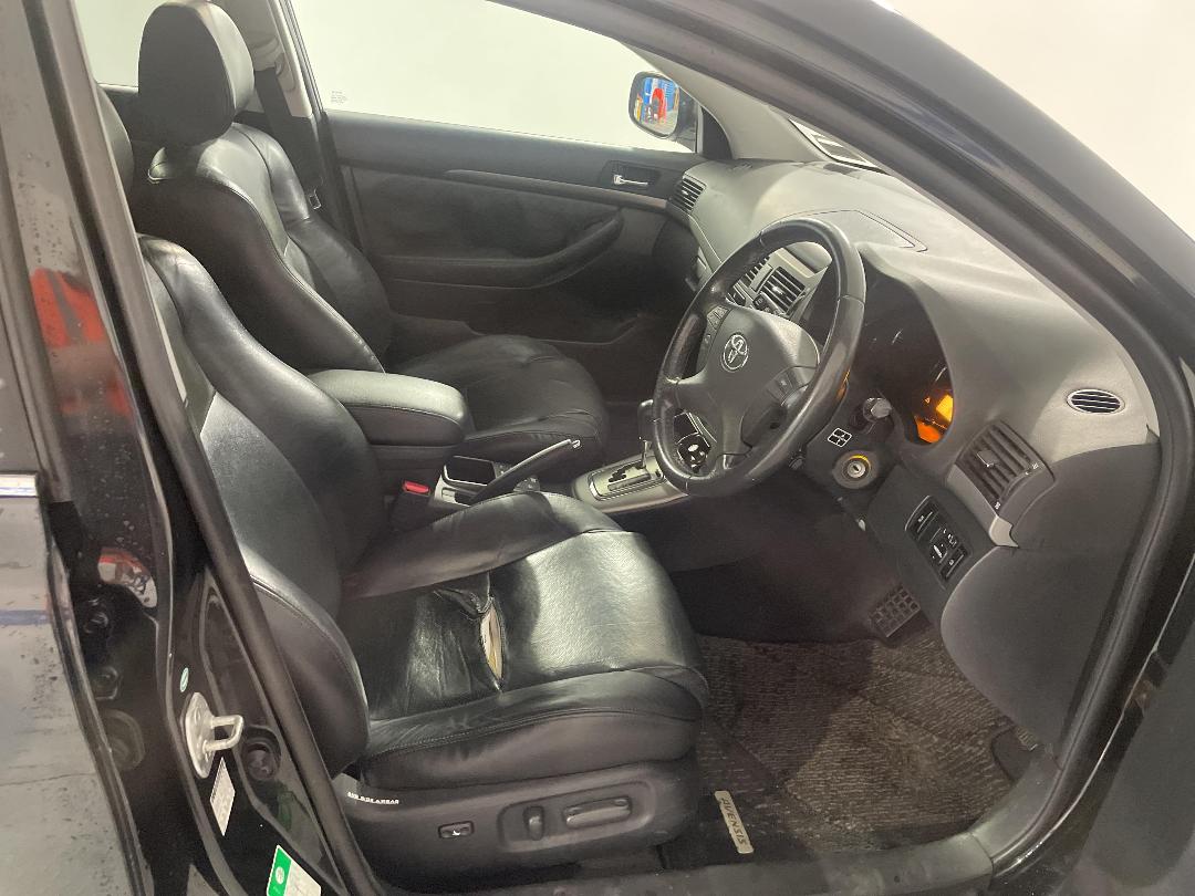 Photo '16' of Toyota Avensis