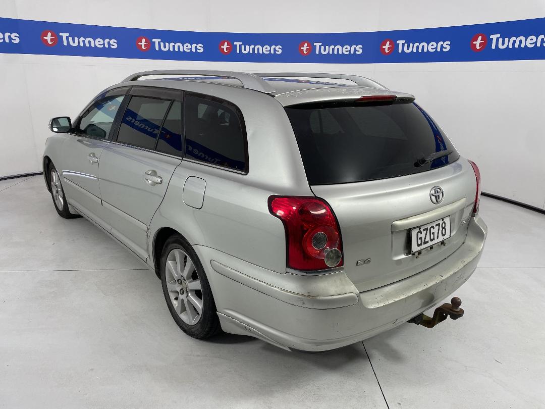 Photo '10' of Toyota Avensis