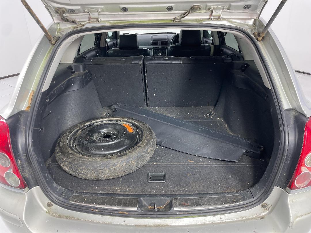 Photo '12' of Toyota Avensis