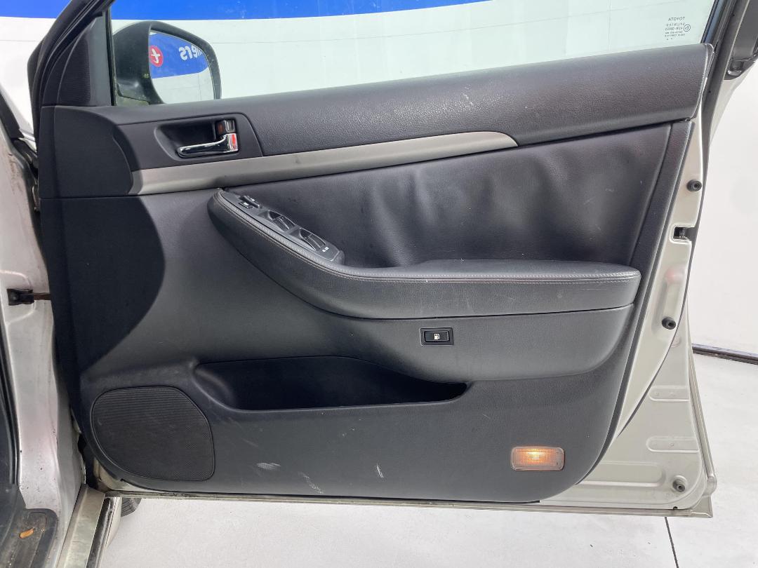 Photo '13' of Toyota Avensis