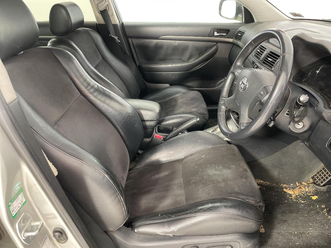 Photo '14' of Toyota Avensis