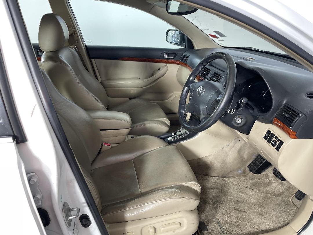 Photo '16' of Toyota Avensis