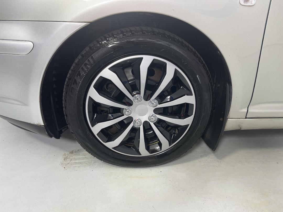 Photo '10' of Toyota Avensis