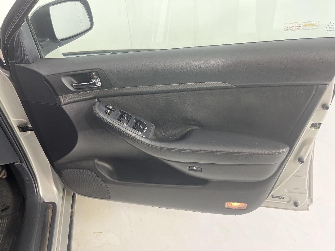 Photo '15' of Toyota Avensis