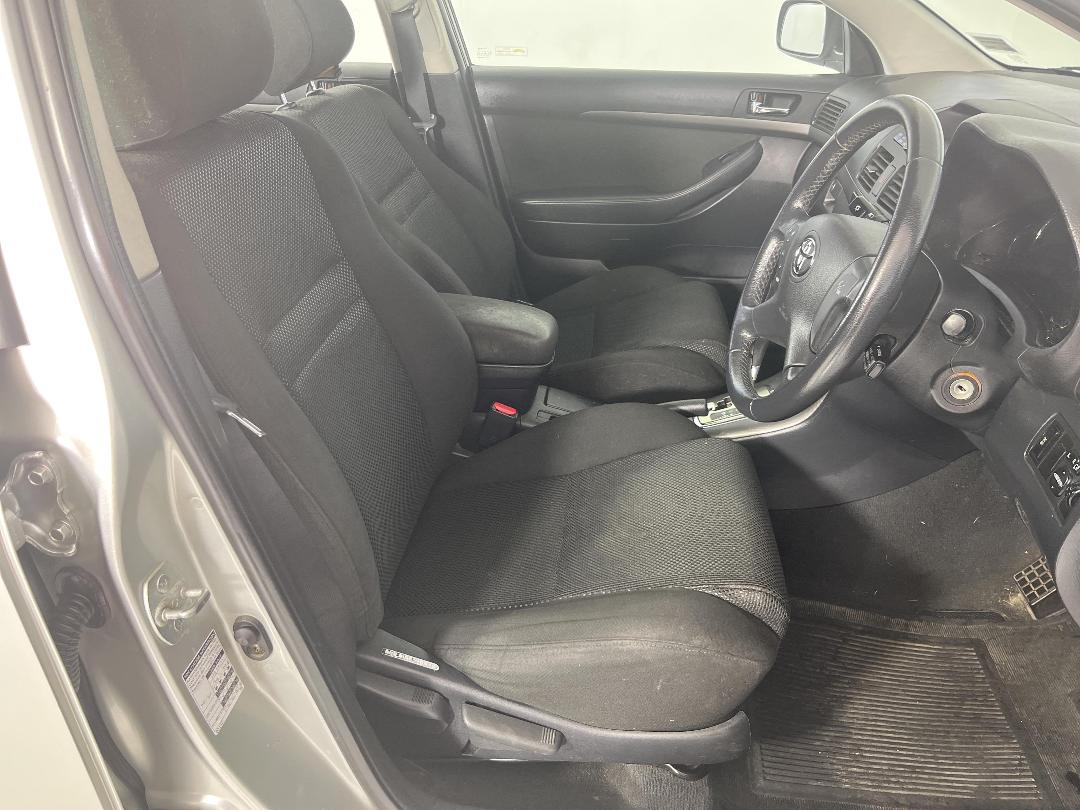 Photo '16' of Toyota Avensis