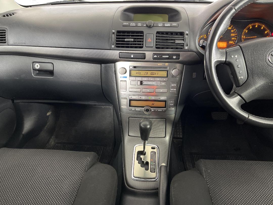 Photo '18' of Toyota Avensis