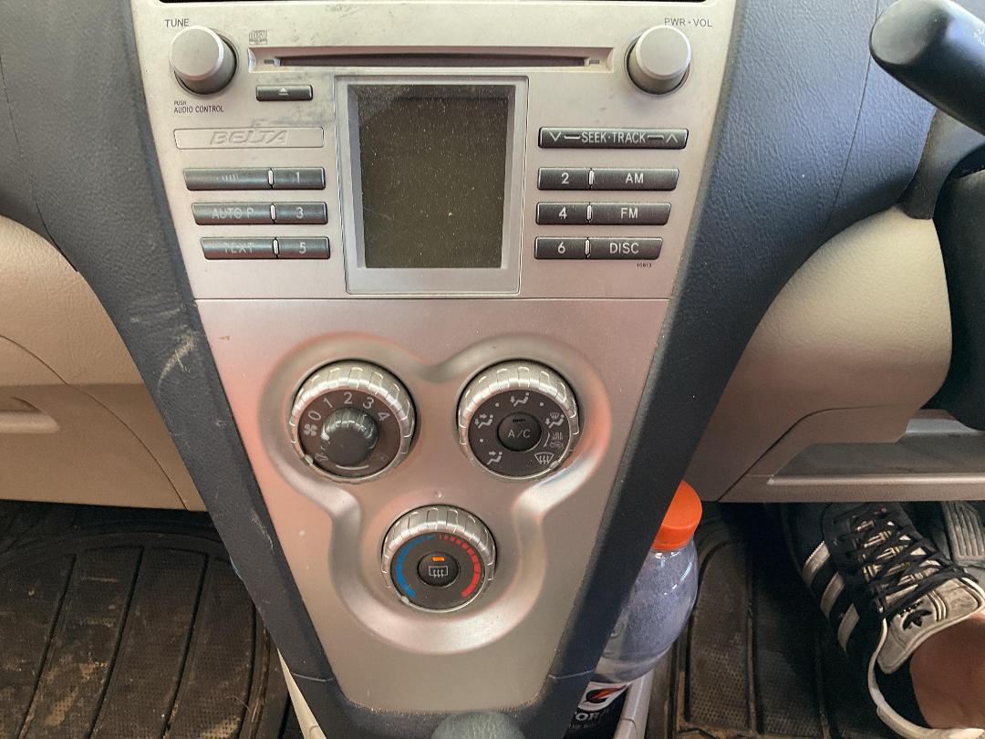 Photo '10' of Toyota Belta Photo '10' of Toyota Belta