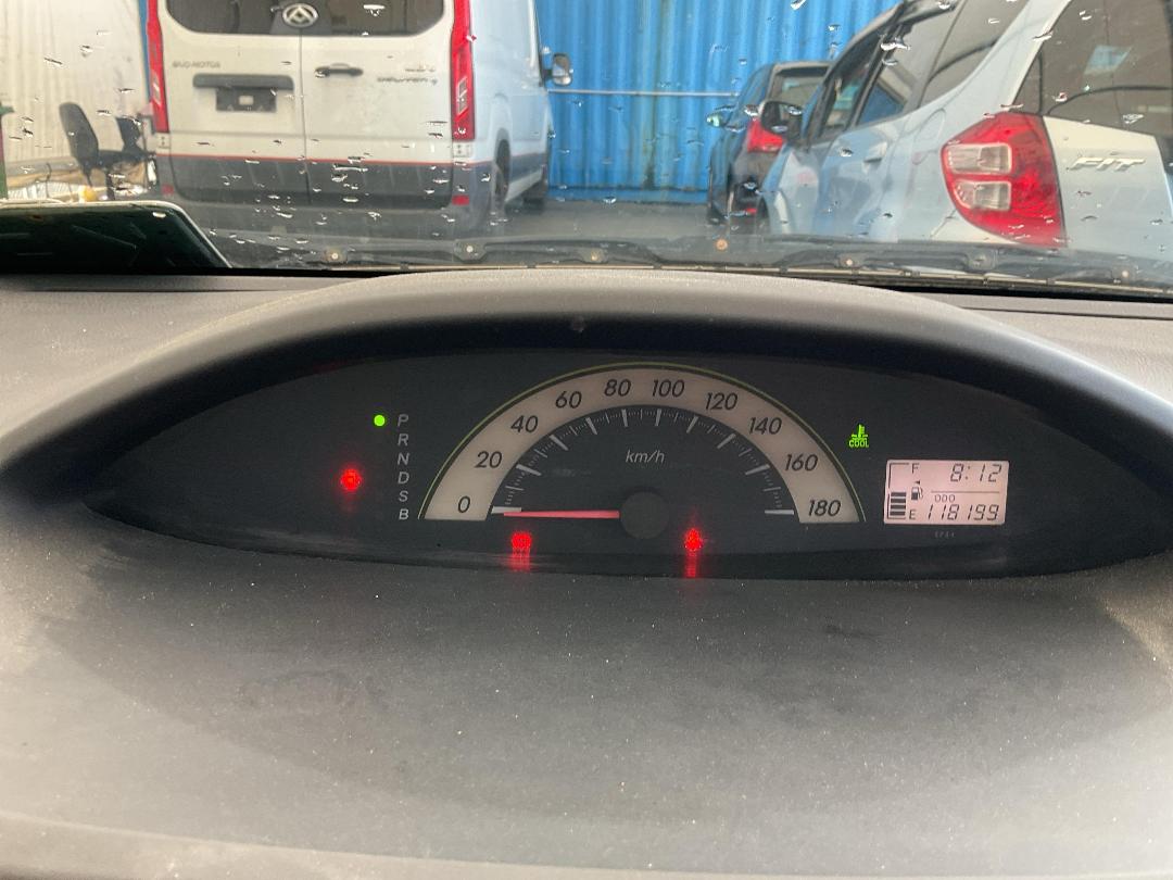 Photo '9' of Toyota Belta Photo '9' of Toyota Belta