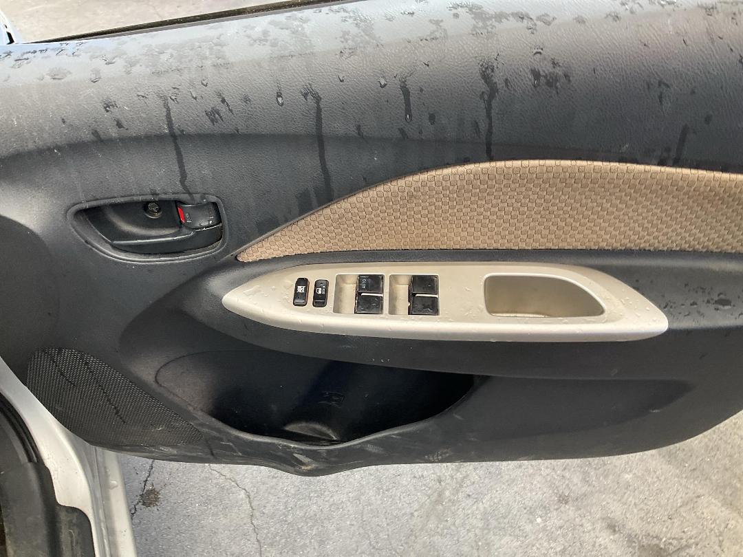 Photo '8' of Toyota Belta Photo '8' of Toyota Belta