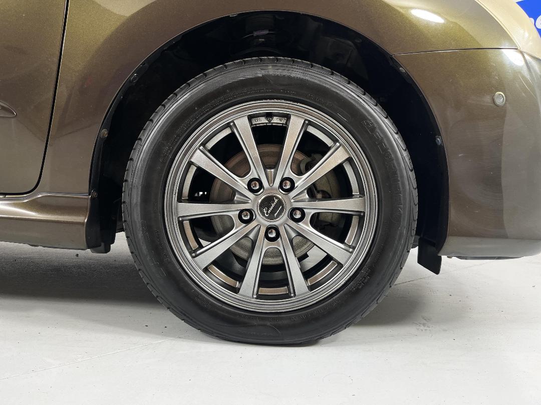 Photo '9' of Toyota Blade Photo '9' of Toyota Blade