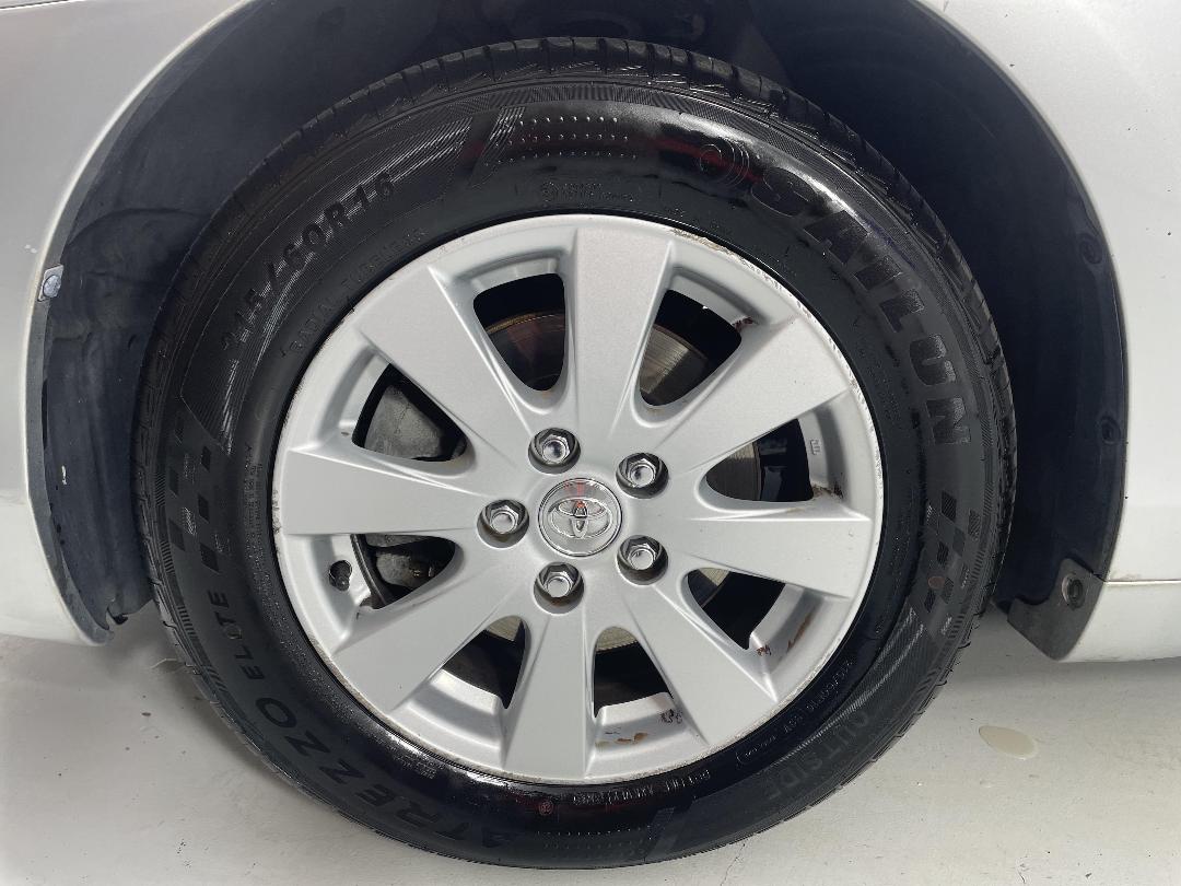 Photo '10' of Toyota Camry