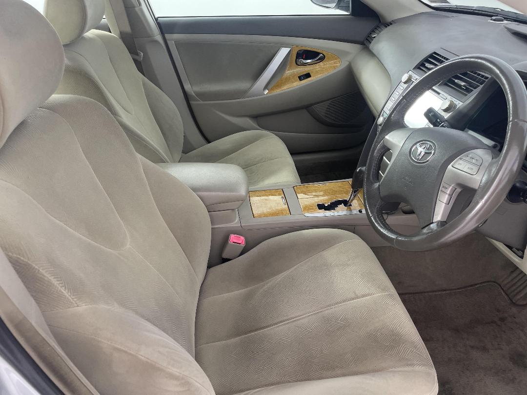 Photo '16' of Toyota Camry