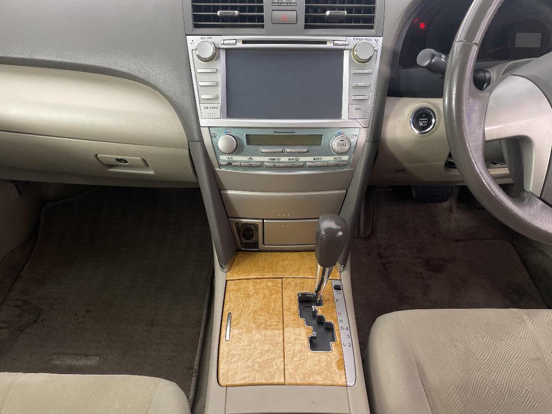 Photo '18' of Toyota Camry