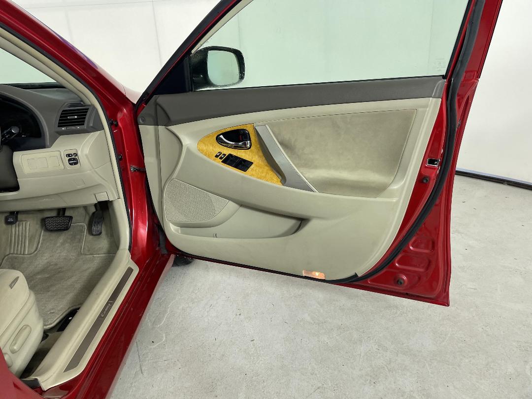 Photo '15' of Toyota Camry