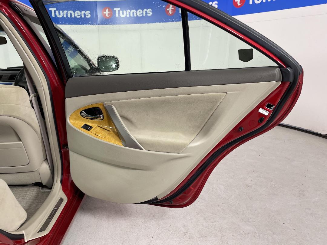 Photo '19' of Toyota Camry