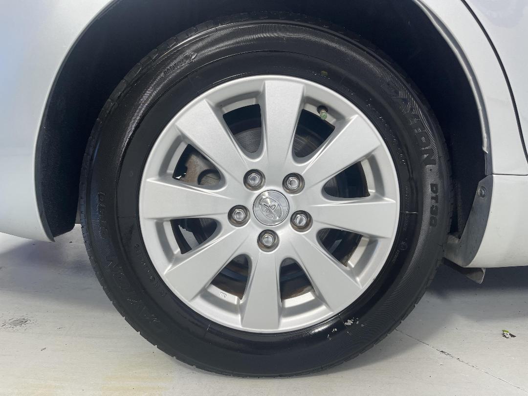 Photo '12' of Toyota Camry