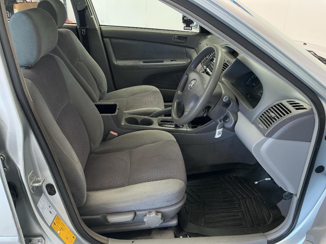 Photo '16' of Toyota Camry