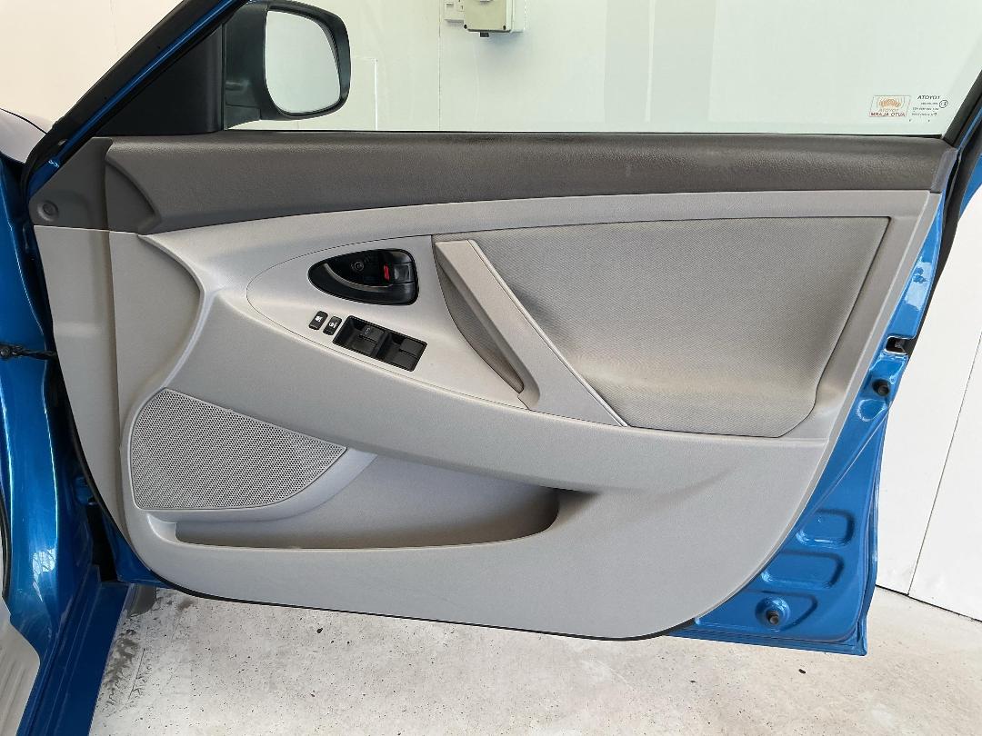 Photo '15' of Toyota Camry