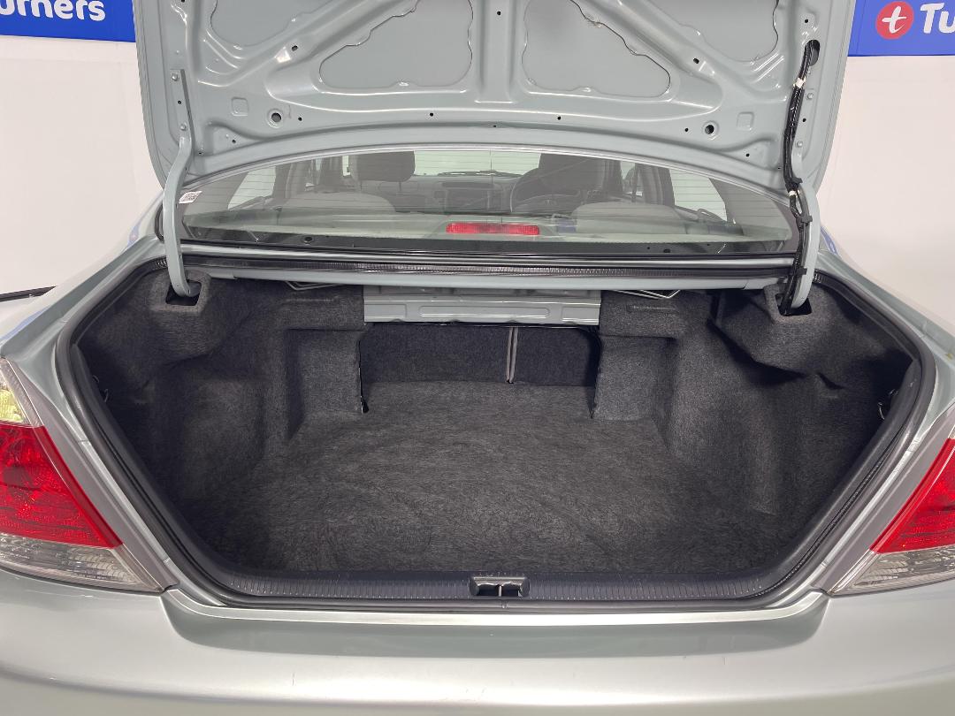 Photo '14' of Toyota Camry