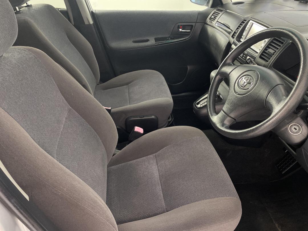 Photo '16' of Toyota Corolla