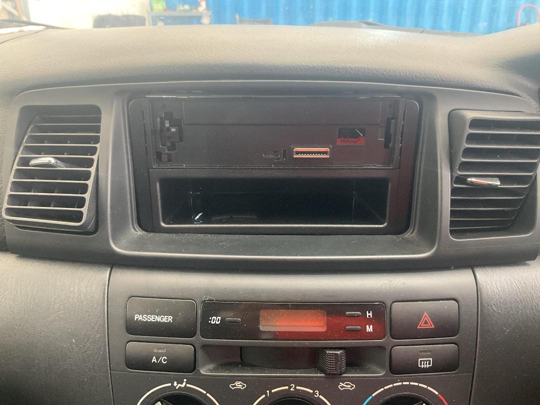 Photo '9' of Toyota Corolla GLX Photo '9' of Toyota Corolla GLX