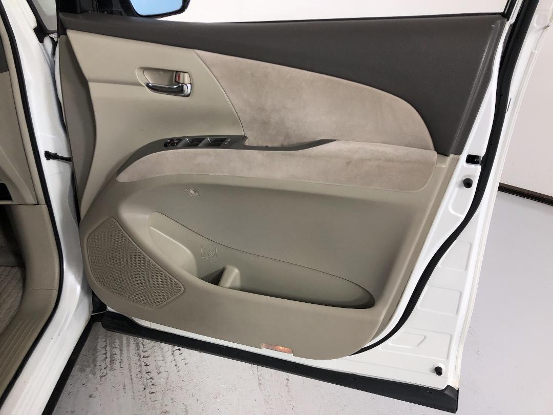 Photo '15' of Toyota Estima Photo '15' of Toyota Estima