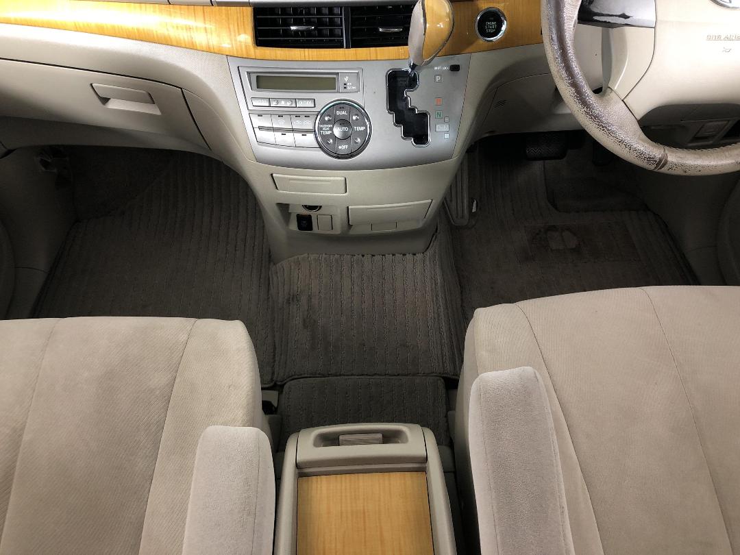 Photo '18' of Toyota Estima Photo '18' of Toyota Estima