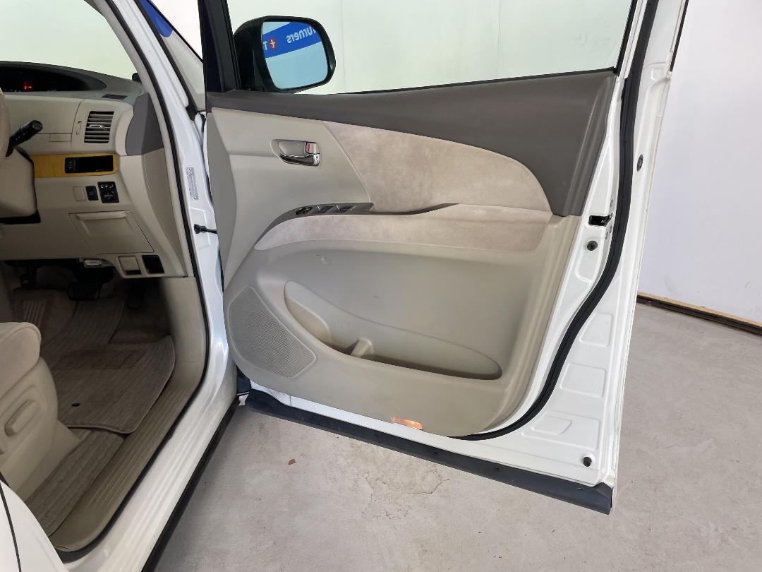 Photo '15' of Toyota Estima Photo '15' of Toyota Estima