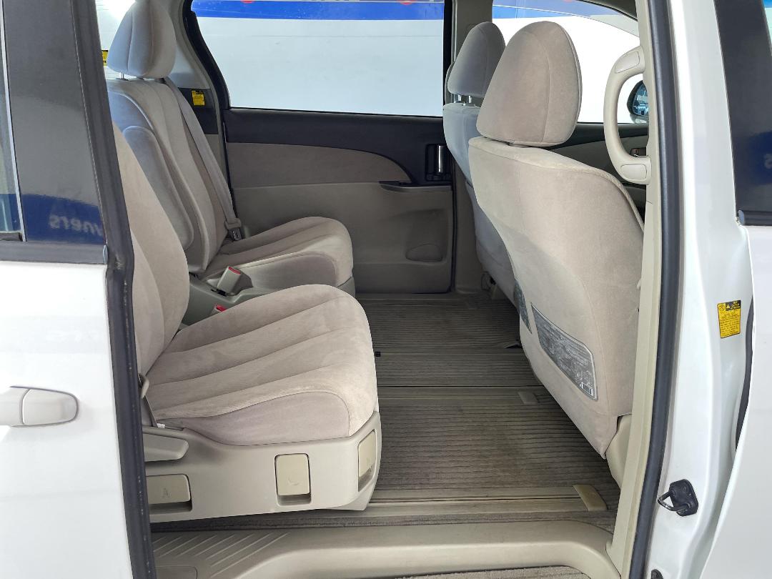 Photo '19' of Toyota Estima Photo '19' of Toyota Estima