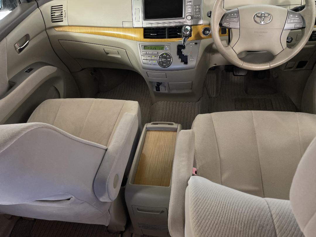 Photo '18' of Toyota Estima Photo '18' of Toyota Estima