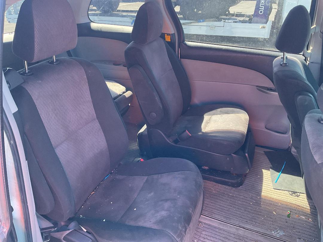 Photo '12' of Toyota Estima Photo '12' of Toyota Estima