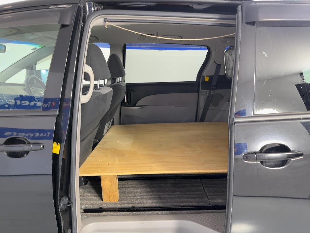 Photo '23' of Toyota Estima Photo '23' of Toyota Estima