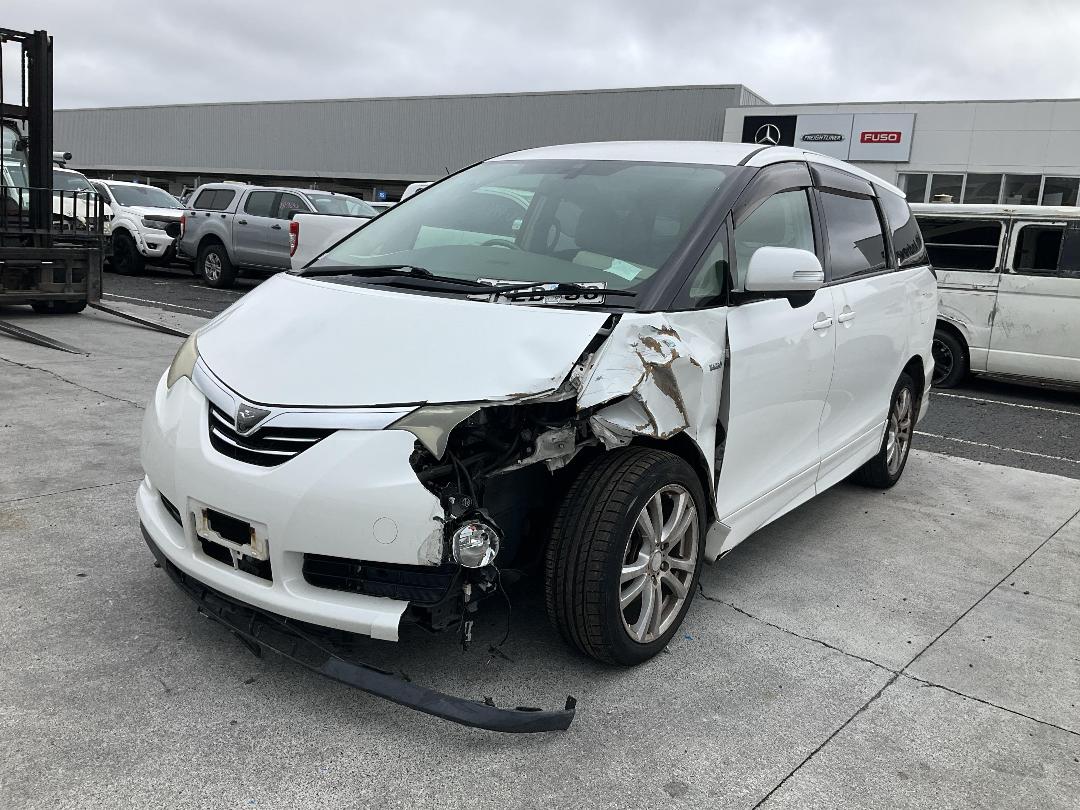 Photo '3' of Toyota Estima Hybrid