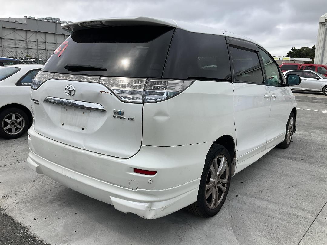 Photo '7' of Toyota Estima Hybrid