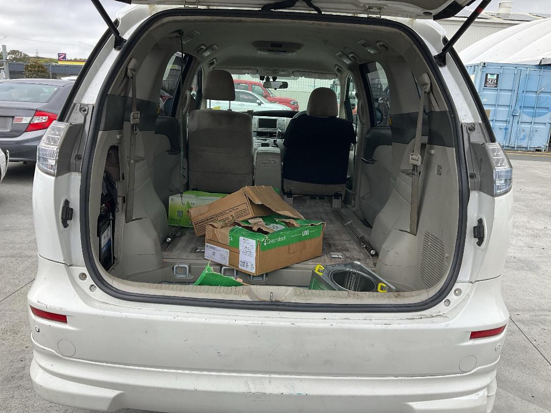 Photo '12' of Toyota Estima Hybrid