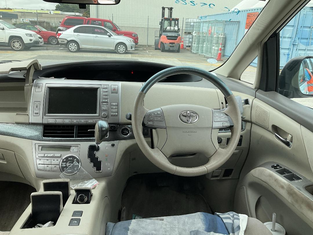 Photo '16' of Toyota Estima Hybrid